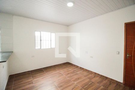 Sala de casa para alugar com 2 quartos, 50m² em Jardim Robru, São Paulo