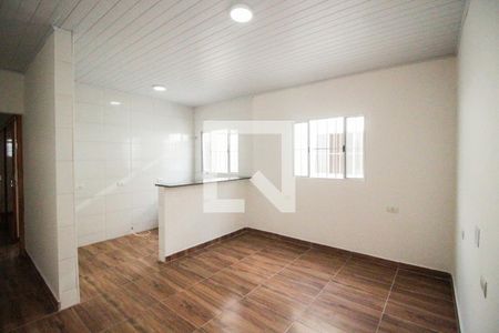 Sala de casa para alugar com 2 quartos, 50m² em Jardim Robru, São Paulo