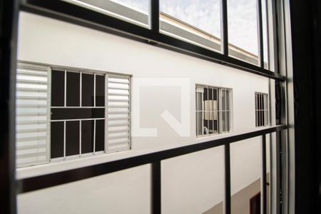 Vista do Quarto 1 de casa para alugar com 2 quartos, 50m² em Jardim Robru, São Paulo