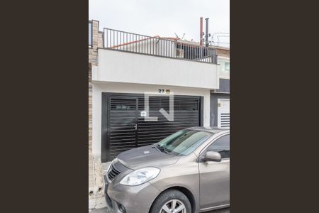 Casa à venda com 180m², 3 quartos e 2 vagas Casa à venda com 180m², 3 quartos e 2 vagasFachada