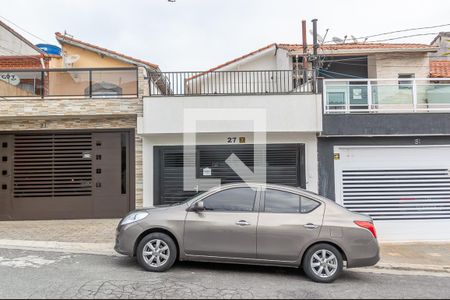 Casa à venda com 180m², 3 quartos e 2 vagas Casa à venda com 180m², 3 quartos e 2 vagasFachada