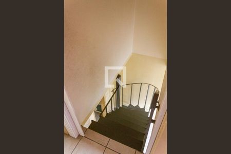 Casa de condomínio para alugar com 45m², 2 quartos e 1 vaga Casa de condomínio para alugar com 45m², 2 quartos e 1 vagaEscada