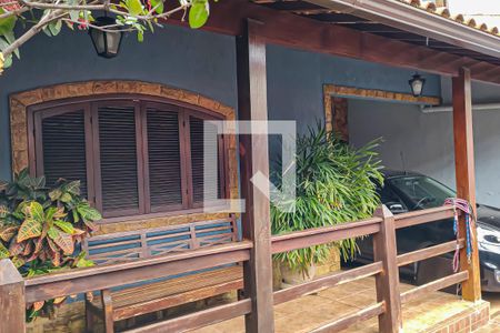 Casa à venda com 270m², 4 quartos e 1 vagavaranda / garagem