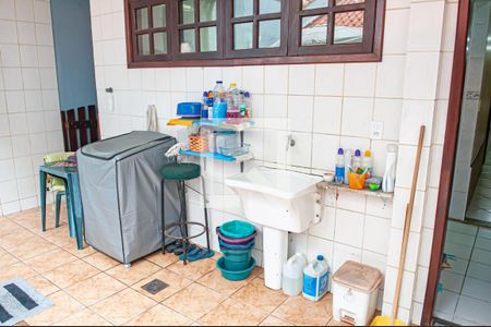 Casa à venda com 270m², 4 quartos e 1 vagaArea de serviço