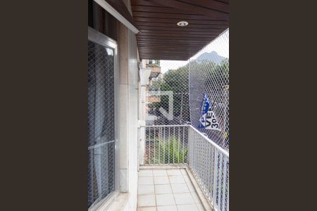 Apartamento à venda com 103m², 2 quartos e 1 vaga Apartamento à venda com 103m², 2 quartos e 1 vagaSacada