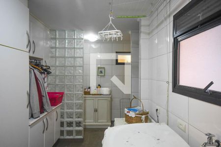 Apartamento à venda com 230m², 4 quartos e 4 vagas Apartamento à venda com 230m², 4 quartos e 4 vagasÁrea de serviço