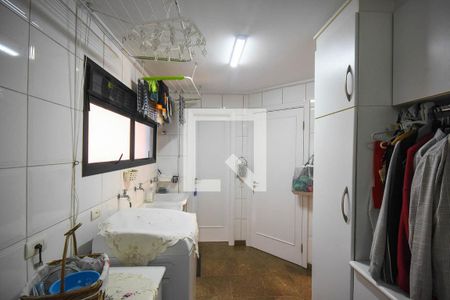 Apartamento à venda com 230m², 4 quartos e 4 vagas Apartamento à venda com 230m², 4 quartos e 4 vagasÁrea de serviço