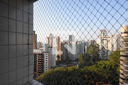 Apartamento à venda com 230m², 4 quartos e 4 vagas Apartamento à venda com 230m², 4 quartos e 4 vagasVista da suíte 2