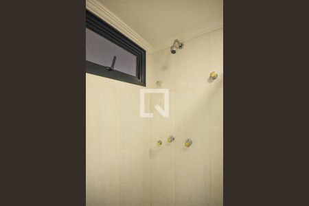 Apartamento à venda com 230m², 4 quartos e 4 vagas Apartamento à venda com 230m², 4 quartos e 4 vagasChuveiro do banheiro da suíte 1