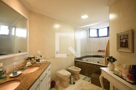 Apartamento à venda com 230m², 4 quartos e 4 vagas Apartamento à venda com 230m², 4 quartos e 4 vagasBanheiro suíte 3