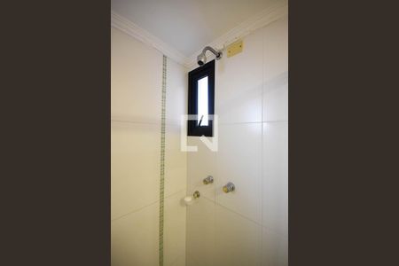 Apartamento à venda com 230m², 4 quartos e 4 vagas Apartamento à venda com 230m², 4 quartos e 4 vagasChuveiro do banheiro da suíte 2