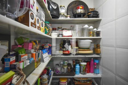 Apartamento à venda com 230m², 4 quartos e 4 vagas Apartamento à venda com 230m², 4 quartos e 4 vagasDespensa