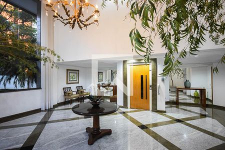 Apartamento à venda com 230m², 4 quartos e 4 vagas Apartamento à venda com 230m², 4 quartos e 4 vagasHall social