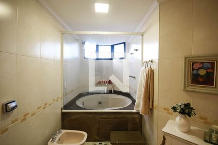 Apartamento à venda com 230m², 4 quartos e 4 vagas Apartamento à venda com 230m², 4 quartos e 4 vagasBanheiro suíte 3