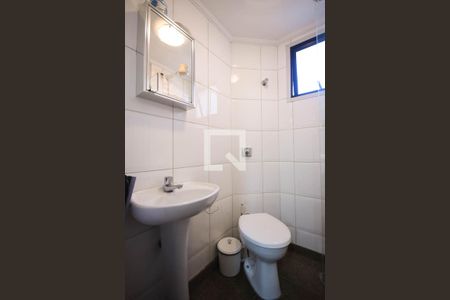 Apartamento à venda com 230m², 4 quartos e 4 vagas Apartamento à venda com 230m², 4 quartos e 4 vagasBanheiro de Serviço