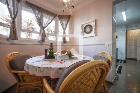 Apartamento à venda com 230m², 4 quartos e 4 vagas Apartamento à venda com 230m², 4 quartos e 4 vagasSala de almoço