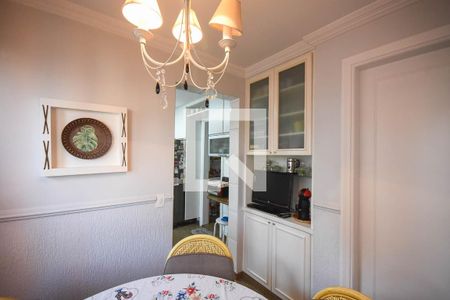 Apartamento à venda com 230m², 4 quartos e 4 vagas Apartamento à venda com 230m², 4 quartos e 4 vagasSala de almoço