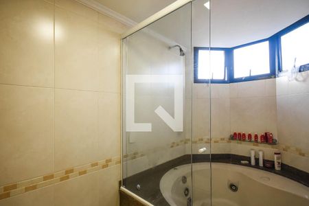 Apartamento à venda com 230m², 4 quartos e 4 vagas Apartamento à venda com 230m², 4 quartos e 4 vagasBanheiro suíte 3