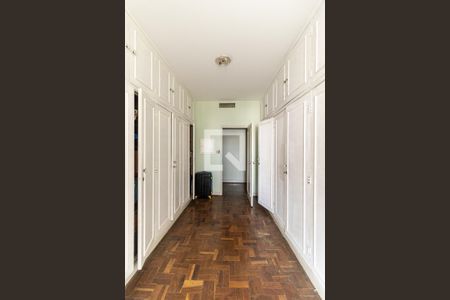 Apartamento à venda com 470m², 3 quartos e 2 vagas Apartamento à venda com 470m², 3 quartos e 2 vagasCorredor - Armários