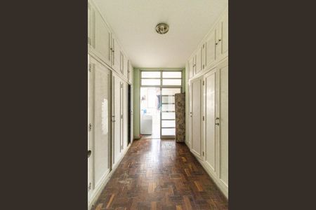 Apartamento à venda com 470m², 3 quartos e 2 vagas Apartamento à venda com 470m², 3 quartos e 2 vagasCorredor - Armários