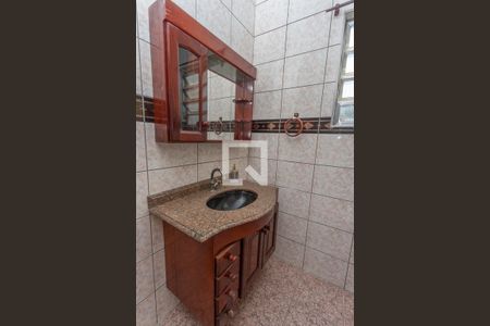 Banheiro de casa para alugar com 2 quartos, 120m² em Piraporinha, Diadema