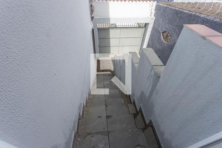 Casa para alugar com 120m², 2 quartos e 2 vagas Casa para alugar com 120m², 2 quartos e 2 vagasEscada entrada