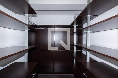 Apartamento à venda com 192m², 2 quartos e 1 vaga Apartamento à venda com 192m², 2 quartos e 1 vagaSuíte 1 - closet