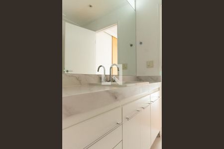 Apartamento à venda com 192m², 2 quartos e 1 vaga Apartamento à venda com 192m², 2 quartos e 1 vagaBanheiro da suíte 1