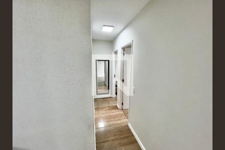 Corredor de apartamento para alugar com 3 quartos, 75m² em Vila Carbone, São Paulo