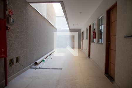 Corredor de apartamento para alugar com 2 quartos, 45m² em Vila Isolina Mazzei, São Paulo