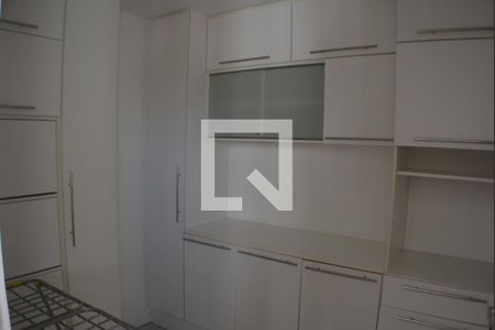 Apartamento para alugar com 81m², 3 quartos e 1 vagaÁrea de Serviço - banheiro e dependencia