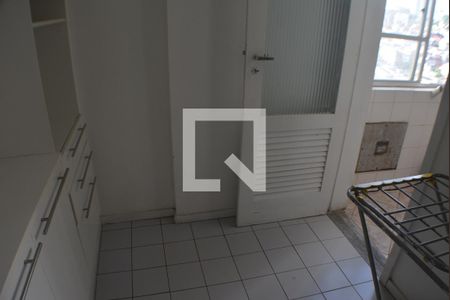 Apartamento para alugar com 81m², 3 quartos e 1 vagaÁrea de Serviço - banheiro e dependencia