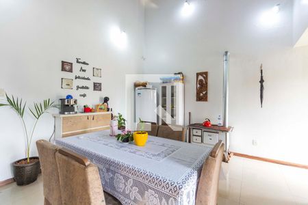 Casa à venda com 300m², 6 quartos e 2 vagas Casa à venda com 300m², 6 quartos e 2 vagasSala de Jantar casa 3