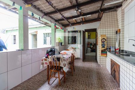 Casa à venda com 300m², 6 quartos e 2 vagas Casa à venda com 300m², 6 quartos e 2 vagasChurrasqueira