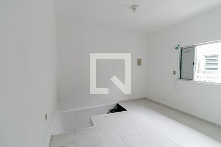Quarto de casa para alugar com 1 quarto, 40m² em Jardim Triana, São Paulo
