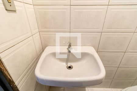 Banheiro 2 de casa para alugar com 1 quarto, 40m² em Jardim Triana, São Paulo