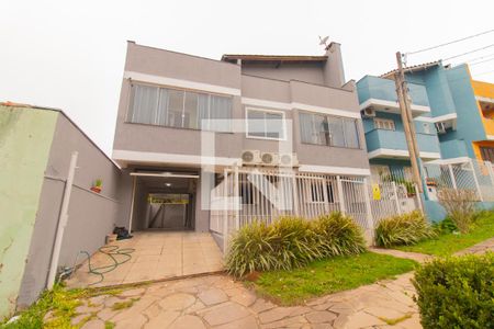 Casa à venda com 300m², 3 quartos e 2 vagas Casa à venda com 300m², 3 quartos e 2 vagasFachada