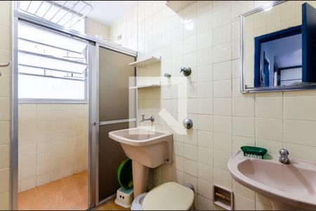 Banheiro de kitnet/studio para alugar com 1 quarto, 43m² em José Menino, Santos