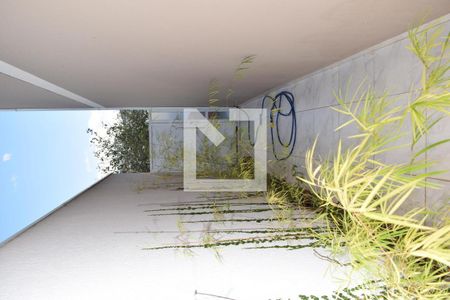 Casa de condomínio para alugar com 89m², 3 quartos e 2 vagasCorredor externo