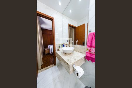 Apartamento para alugar com 153m², 3 quartos e 2 vagas Apartamento para alugar com 153m², 3 quartos e 2 vagasBanheiro da suíte