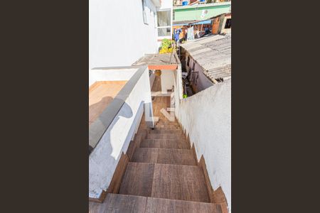 Casa à venda com 216m², 4 quartos e 2 vagasEscada Casa Inferior