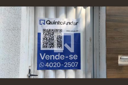 Casa à venda com 216m², 4 quartos e 2 vagasPlaquinha Instalada no Portão do Imóvel - Área Externa