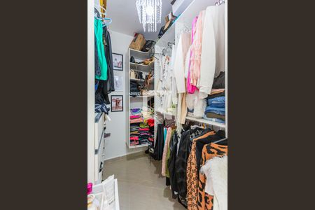 Casa à venda com 216m², 4 quartos e 2 vagasCloset do Quarto 1