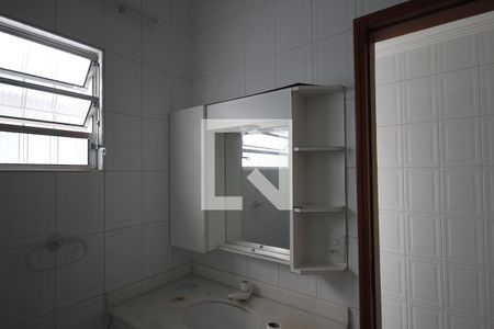 Banheiro de casa à venda com 1 quarto, 100m² em Vila Dom Pedro I, São Paulo