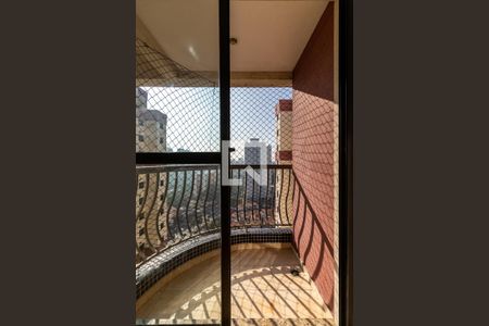 Sala - Varanda de apartamento para alugar com 3 quartos, 70m² em Campo Grande, São Paulo