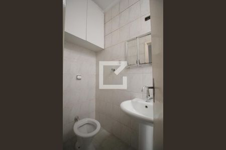 Banheiro de casa para alugar com 2 quartos, 80m² em Jardim Ouro Preto, Taboão da Serra