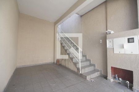 Garagem de casa para alugar com 2 quartos, 80m² em Jardim Ouro Preto, Taboão da Serra