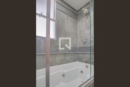 Apartamento para alugar com 340m², 4 quartos e 3 vagasBanheiro do Quarto Suíte 