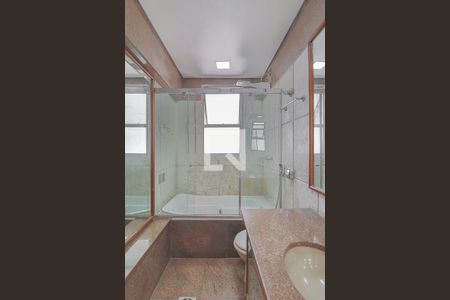 Apartamento para alugar com 340m², 4 quartos e 3 vagasBanheiro Corredor 