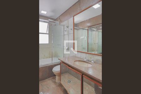 Apartamento para alugar com 340m², 4 quartos e 3 vagasBanheiro Corredor 